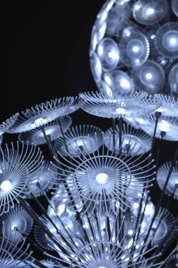 Siyah arkaplanda ışığın görünümü