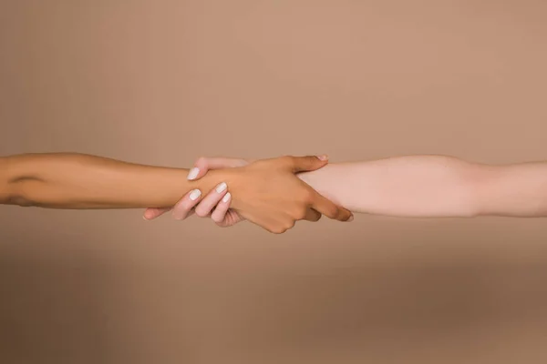 Ein Nahaufnahme-Bild weiblicher gefalteter Hände — Stockfoto