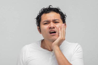 Dişi ağrıyan genç Meksikalı Çinli saçlar