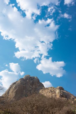 Santiago de quertaro 'daki Bernal Kilisesi. Meksika Sihirli Kasaba Turist Merkezi.