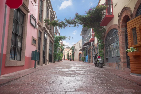 Egy Varázslatos Város Gyönyörű Utcája Tequisquiapan Queretaro Mexikóban Kék Emberek — Stock Fotó