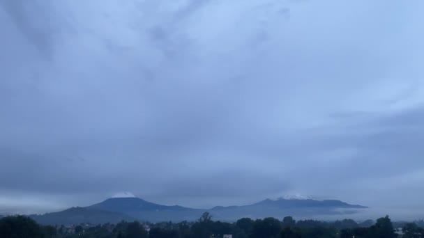 Vulcões Mexicanos Dia Nublado Crepúsculo Paisagem Montanhosa — Vídeo de Stock