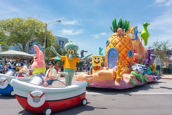 Orlando Florida Usa Augustus 2021 Inktvis Spongebob Begroeten Tijdens Parade — Stockfoto