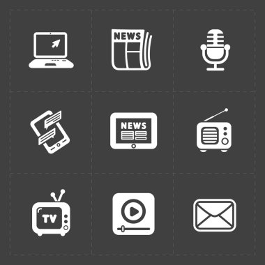 Koyu arka plan üzerinde altı beyaz düz sosyal Icons set