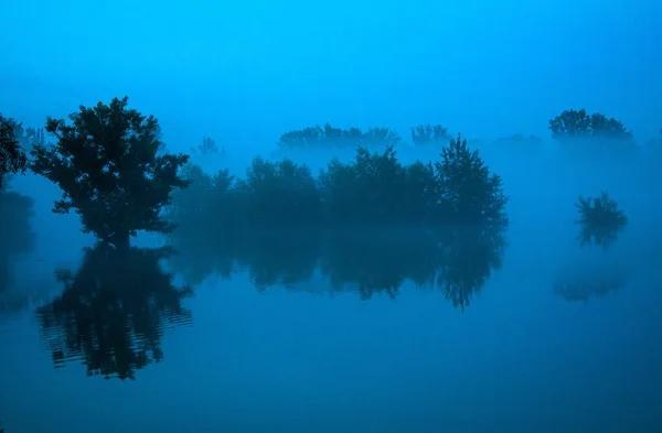 Mystic mlha nad řekou Dunaj — Stock fotografie