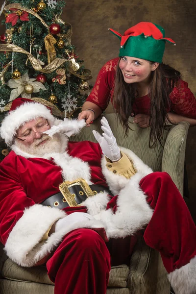 Elf afluisterende Santa Claus — Stockfoto