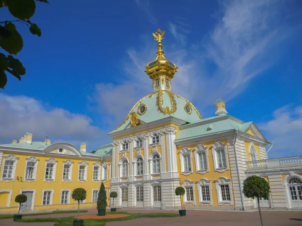 Головний Вхід Палацу Королеви Єлизавети Пітрехоф — стокове фото