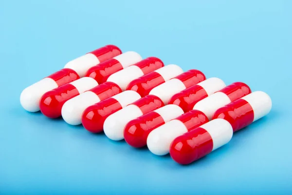 Blandade Läkemedel Medicin Piller Tabletter Och Kapslar Över Blå Bakgrund — Stockfoto