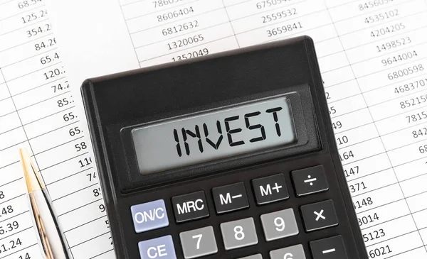 Calculator Met Het Woord Invest Het Display — Stockfoto