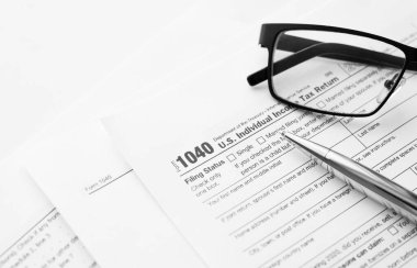 Amerika Birleşik Devletleri Maliye Bakanlığı Gelir Vergisi Vergisi Formu 1040 Mali belgelerle gelir raporlama hazırlığı için