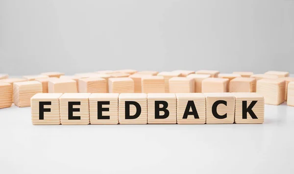 Word Feedback Gemaakt Met Houten Bouwstenen Rechtenvrije Stockafbeeldingen