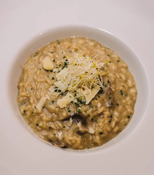 Parmesan peynirli mantarlı risotto