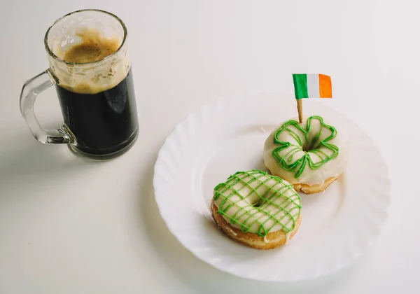 Image Irish Breakfast Celebrate Saint Patrick Consisting Two Homemade Donuts — Stock Photo, Image