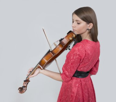 Viyola ile genç kız