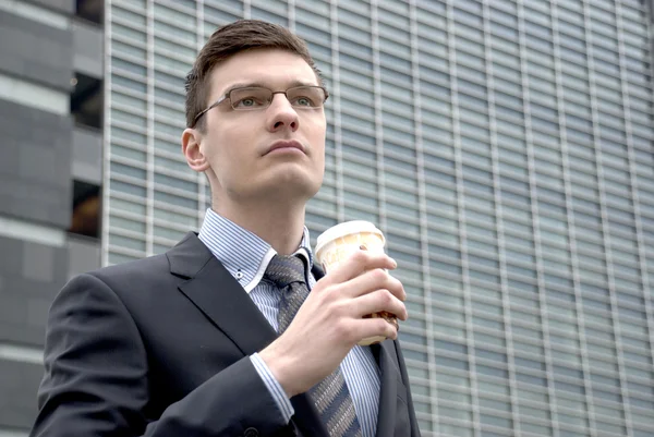 Young businessman in an urban setting — Stock Photo, Image