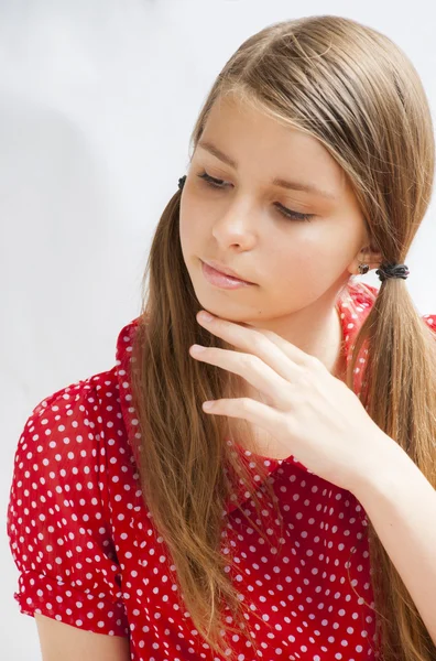 Portret van een aantrekkelijke jonge meisje — Stockfoto