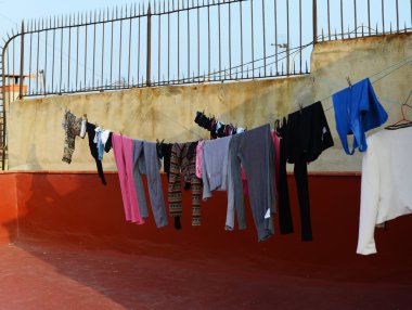 Barcelona, eski İspanyol terasta bir tel üzerinde kurutma Çamaşırhane Gotik Semti 