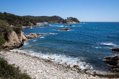 Rocky plajı, Costa Brava 'da deniz manzarası, İspanya