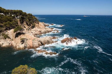 Rocky plajı, Costa Brava 'da deniz manzarası, İspanya