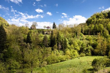 İspanya 'nın Rupit kentindeki Santa Magdalena inzivasına bakın.