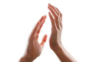 güzel genç adam eller üzerinde beyaz arka plan alkış izole