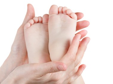 Bebe ayak annelerinde eller izole üzerinde beyaz.