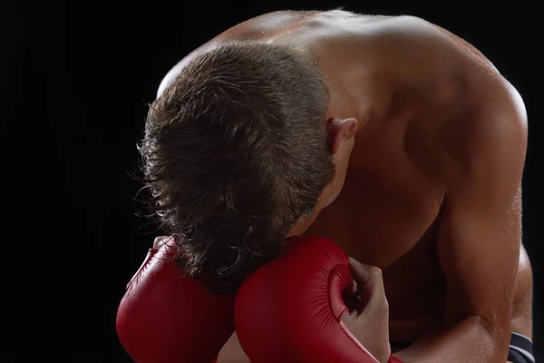 Guantes de niño atleta, boxeador o kickboxer después del entrenamiento . — Foto de Stock