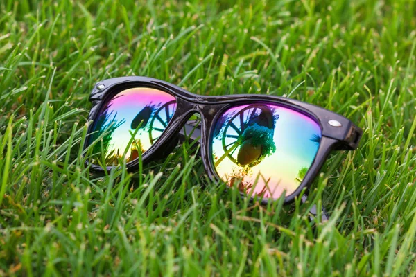 Sonnenbrille mit schönem Reflex — Stockfoto