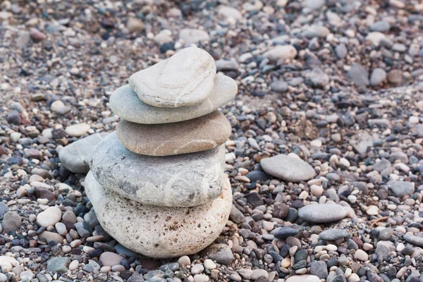 White and grey pebble on sand — Stock Photo, Image