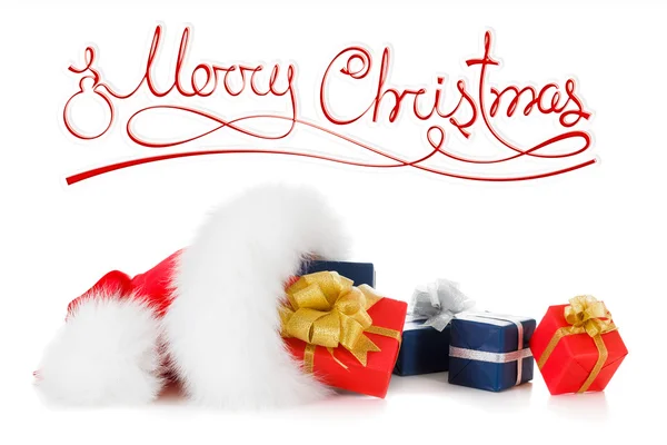 С рождественским текстом, красная шляпа Санты с подарком — стоковое фото