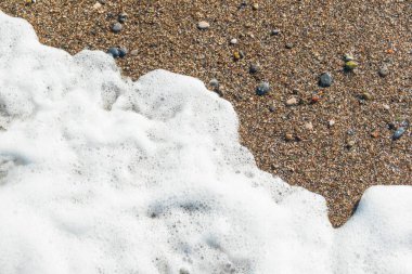 Sprey ile okyanus dalgası, deniz yazı. gökyüzü sıçraması