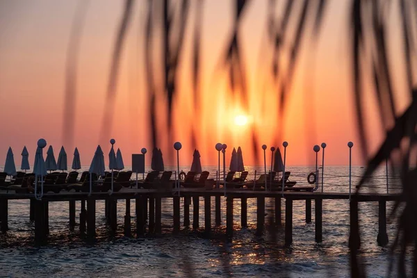 Turuncu Gün Batımı Okyanus Rıhtımı Yaz Doğa Kıyısı — Stok fotoğraf