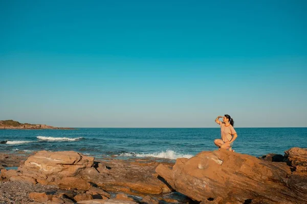 Sea Freedom Woman Beach Beautiful Outdoors Wellbeing — Stock Photo, Image