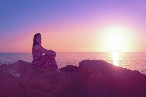 Silhouette Happy Woman Silhouette Sea Sunset Sky Body — Stock Photo, Image