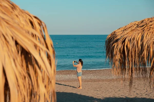 Mar Libertad Mujer Playa Hermosa Una Sola Naturaleza — Foto de Stock