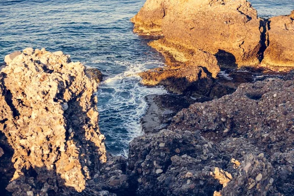 Морской Океанский Пляж Волнами Брызгами Штормовая Погода — стоковое фото