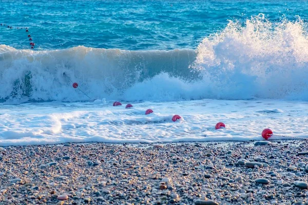 Onda Oceânica Com Spray Verão Marinho Céu Praia — Fotografia de Stock