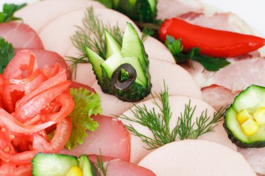 bir plaka üzerinde çeşitli et