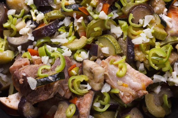 Carne y hortalizas a la parrilla — Foto de Stock