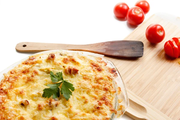 Calabaza y carne, fritas con queso, tomate, requesón en un vaso. Cazuela, cocina, cocina —  Fotos de Stock