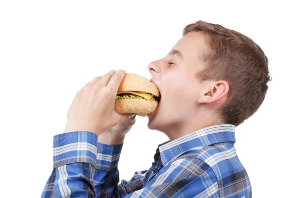 Niño comiendo una hamburguesa. aislado sobre fondo blanco —  Fotos de Stock