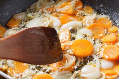 Soğan ve havuç Pan.