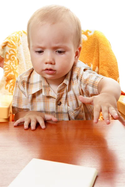 Niedliches Baby mit Büchern isoliert auf weiß — Stockfoto