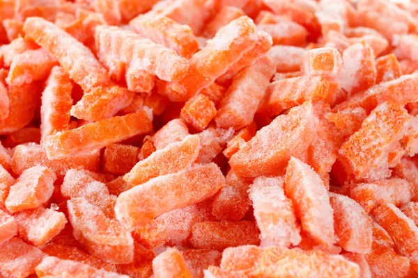 Grupo de zanahorias congeladas, aisladas sobre fondo blanco —  Fotos de Stock