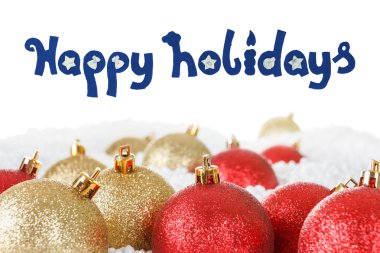 Noel top baubles, altın ve kırmızı renkleri, dekorasyon kar üzerinde