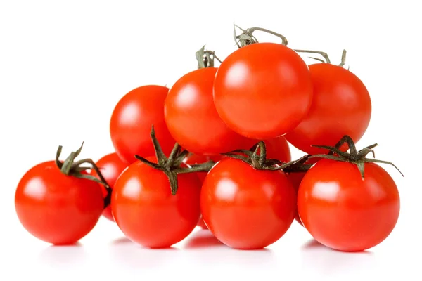 Tomates cereja frescos maduros isolados em branco — Fotografia de Stock