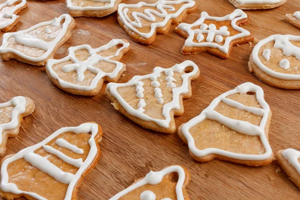 Weihnachten Zeichnung Glasur Muster festlichen Lebkuchen. — Stockfoto