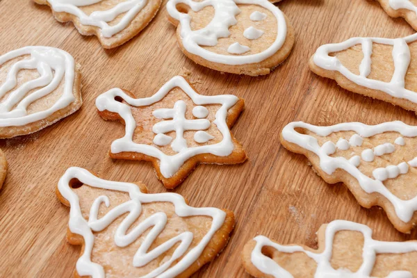 Weihnachten Zeichnung Glasur Muster festlichen Lebkuchen. — Stockfoto