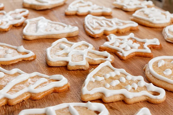 Weihnachten Zeichnung Glasur Muster festlichen Lebkuchen. — Stockfoto