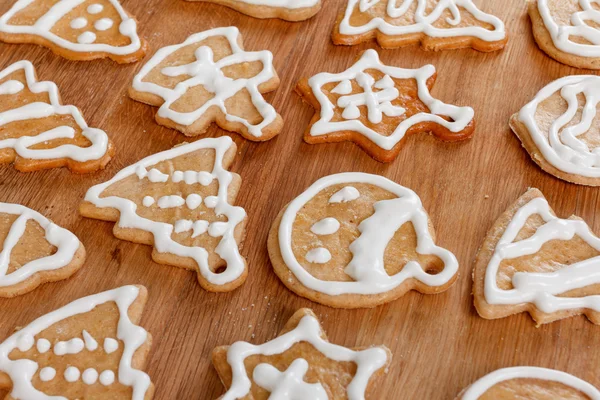 Weihnachten Zeichnung Glasur Muster festlichen Lebkuchen. — Stockfoto